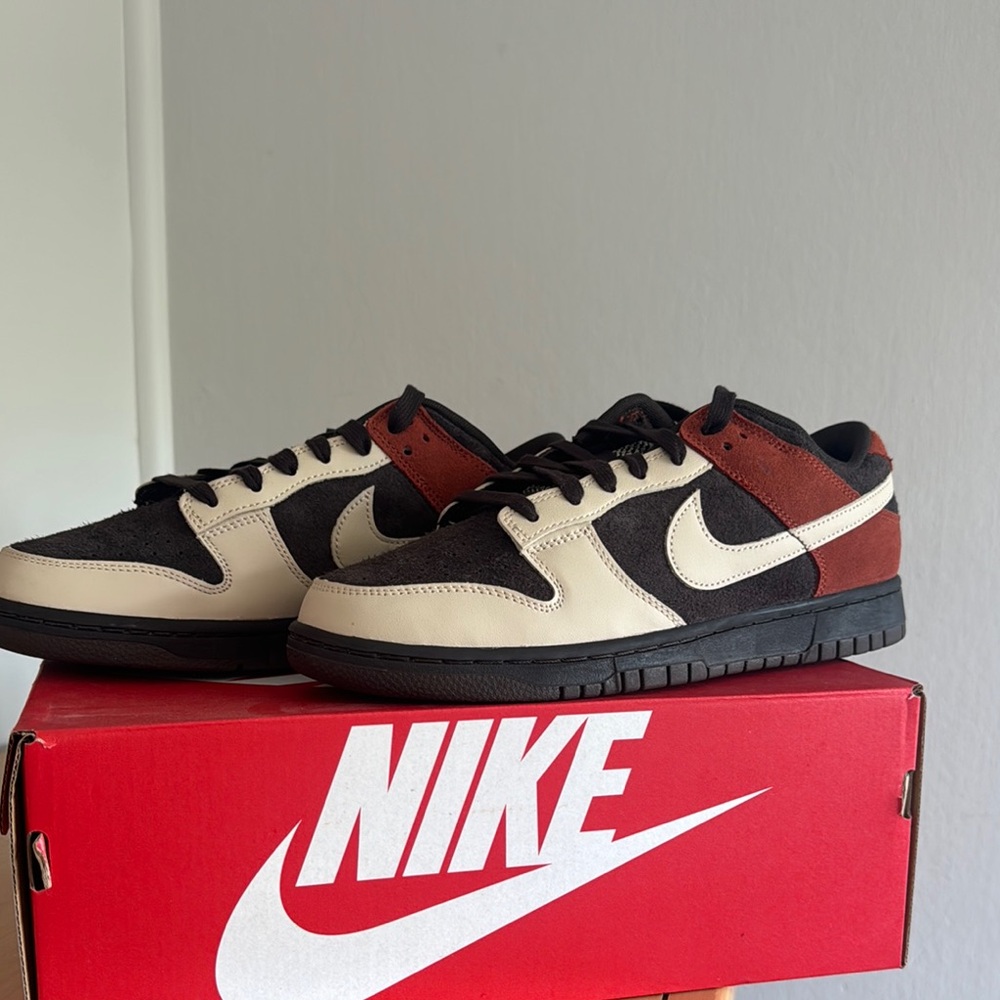 Nike Black and Cream Sneakers High-Top Style